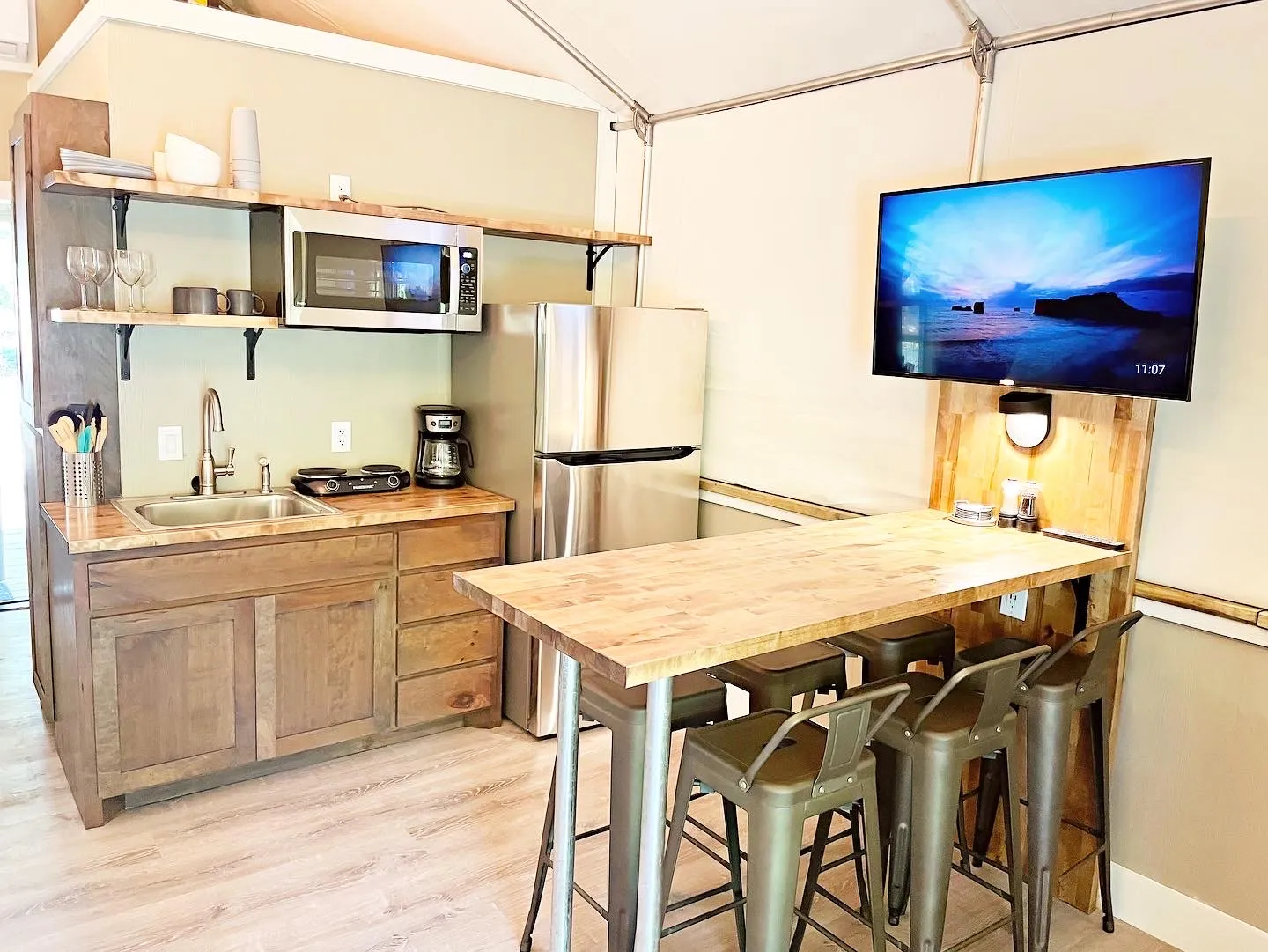 cabin-kitchen.webp