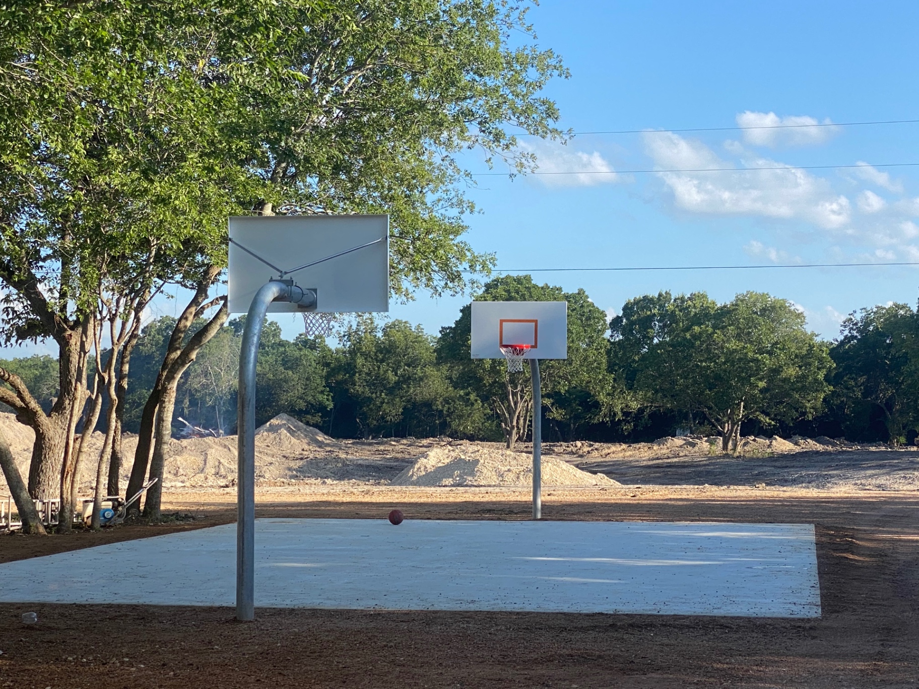 Basketball court at Son's Geronimo