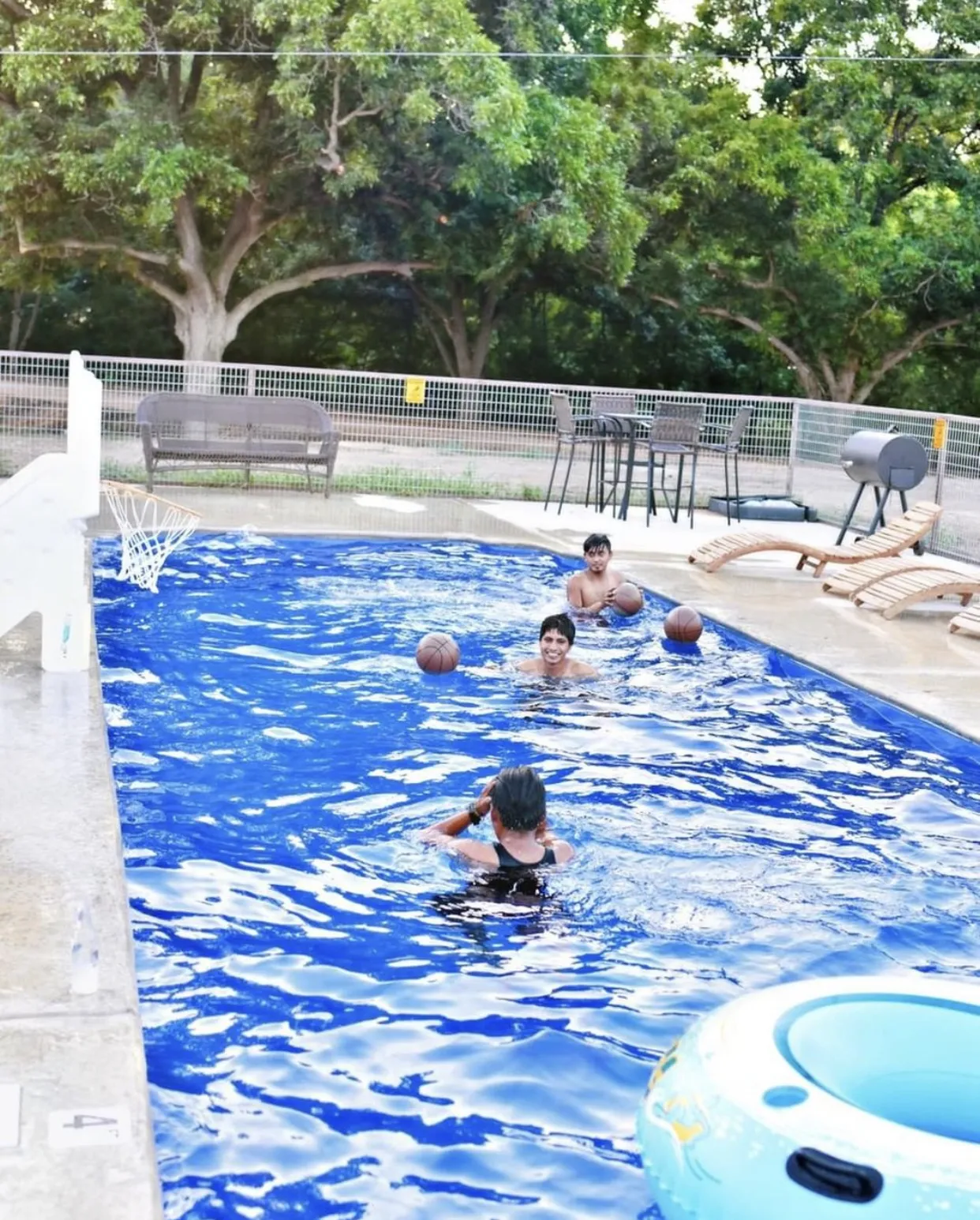 geronimo-pool-basketball.webp